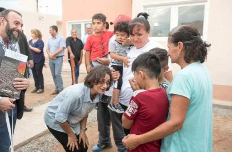 Corpacci entregó 30 viviendas del IPV en Recreo