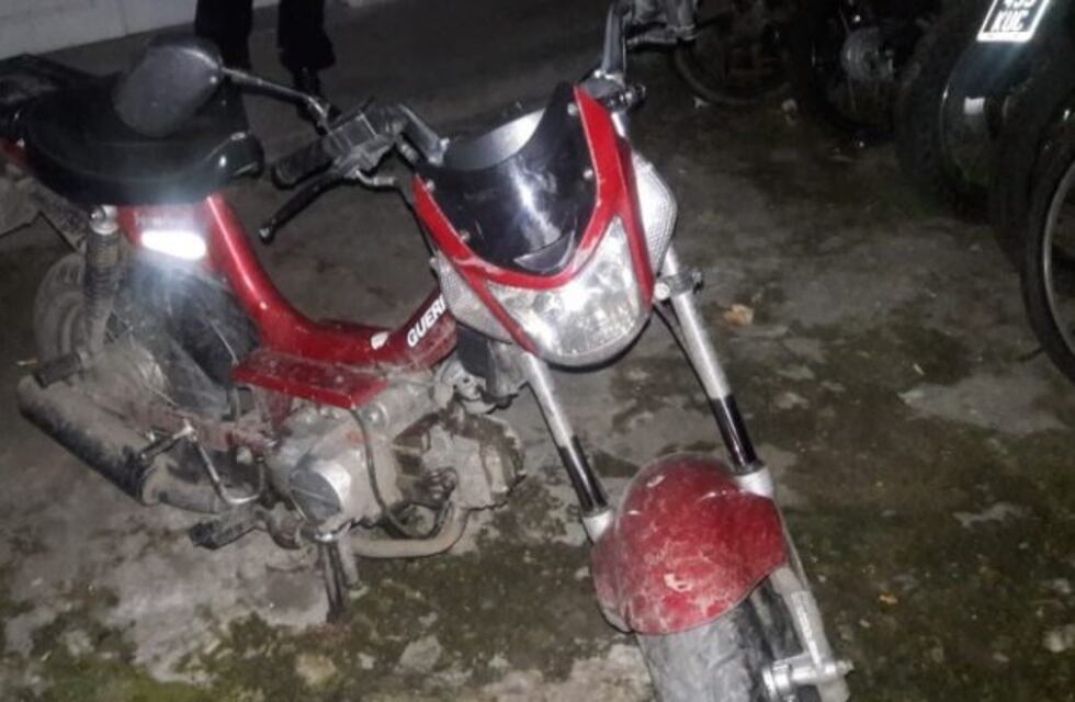 Feroz balacera a una vivienda de zona noroeste termina con un joven y un menor detenidos