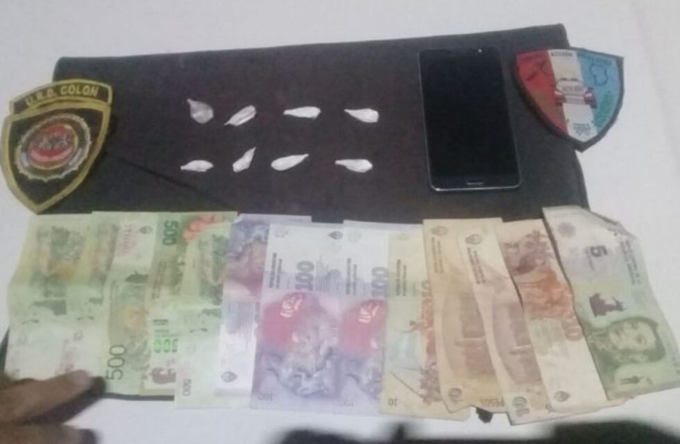 Llevaba 8 envoltorios de cocaína y se quiso escapar en un taxi