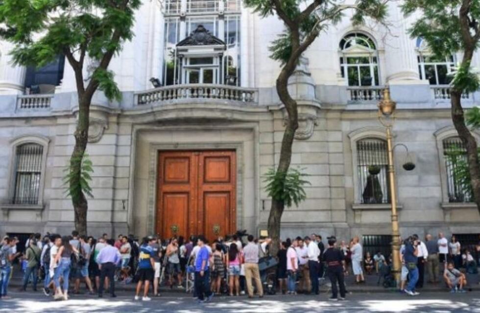 Velaron los restos de Pérez Volpin en la Legislatura porteña