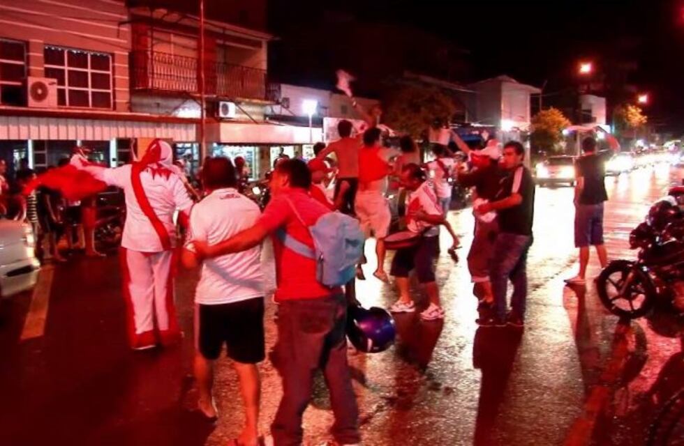 Festejos violentos: extranjeros con camisetas de Boca fueron golpeados por hinchas de River