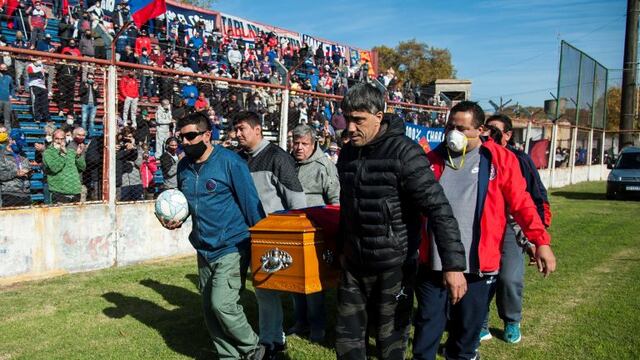 El exfutbolista tuvo una despedida en la que se incumplieron medidas de aislamiento por la pandemia de coronavirus\u002E (AFP)