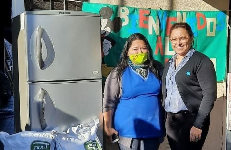La Mutual AMA de Arroyito donó una heladera y leche a Corazones Solidarios