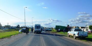 Un automóvil Toyota chocó de manera frontal contra un camión Scania