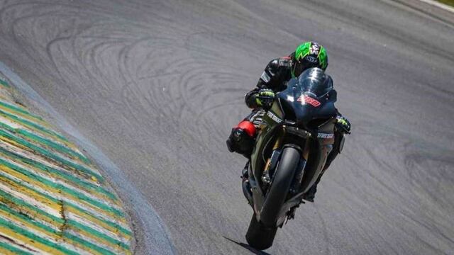 Tragedia en el motociclismo de Brasil: un piloto murió tras chocar con una estructura metálica\u002E (Web)