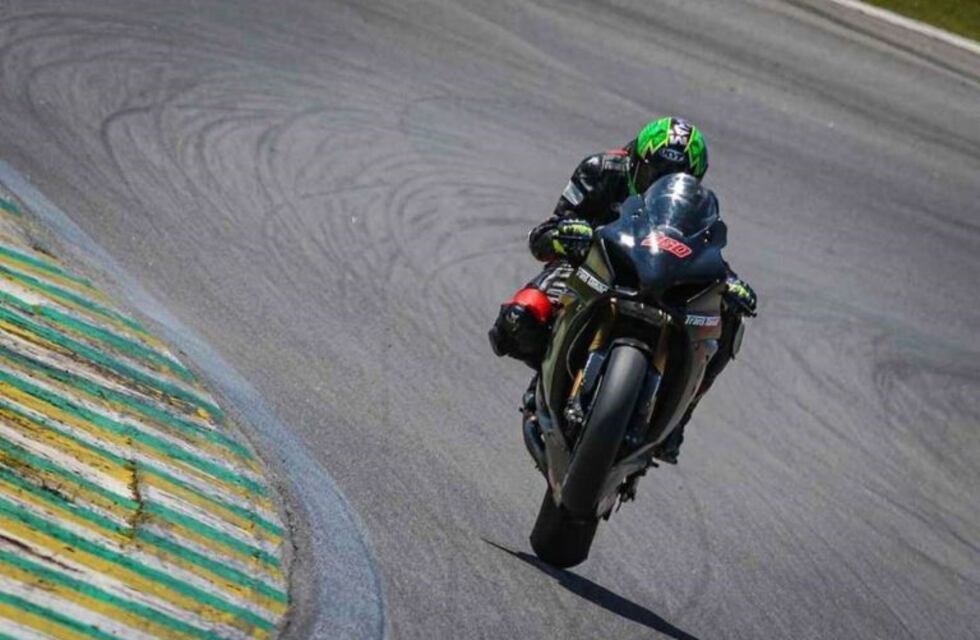 Tragedia en el motociclismo de Brasil: un piloto murió tras chocar con una estructura metálica