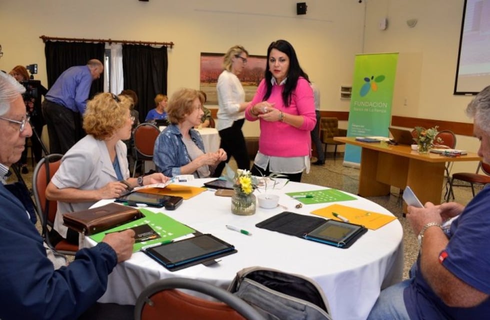 Capacitan adultos mayores para favorecer habilidades en el uso de cajeros automáticos