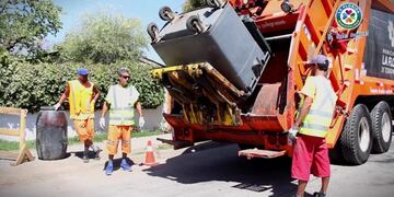 Los recolectores de basura trabajan al ritmo de 'Tusa'\u002E