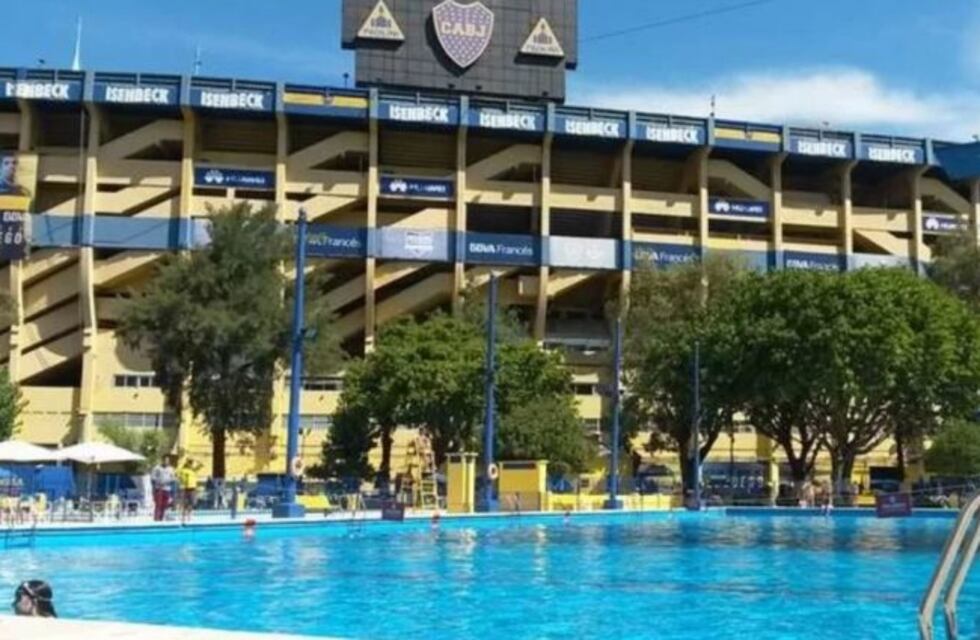 Video: se registraron incidentes entre hinchas en la pileta de Boca