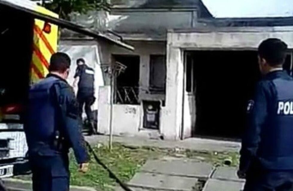 Fuga de gas desató el incendio en una vivienda de barrio Savio y la familia perdió todo
