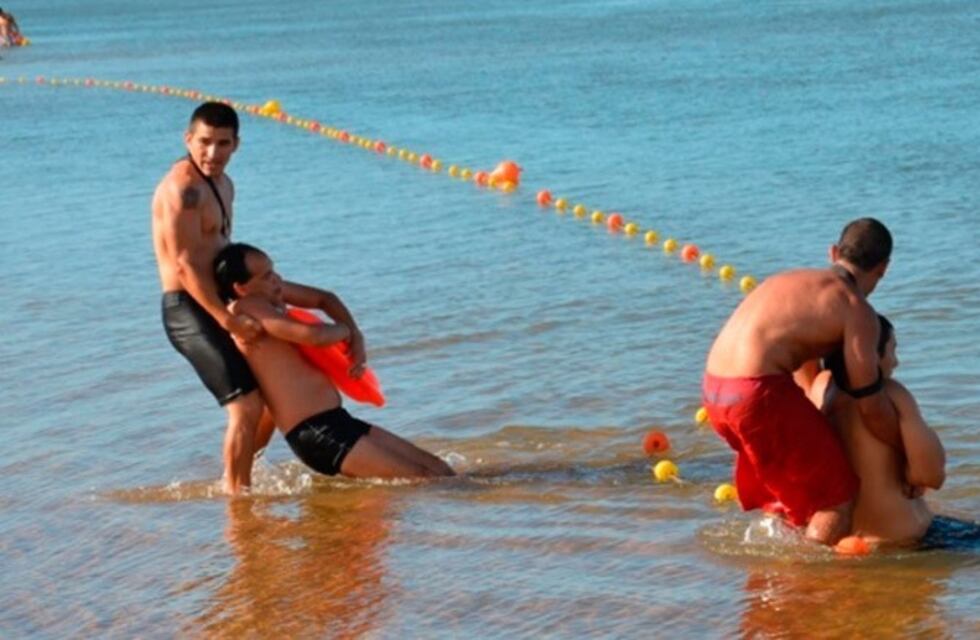 Capacitan a guardavidas para que las playas de Posadas sean inclusivas