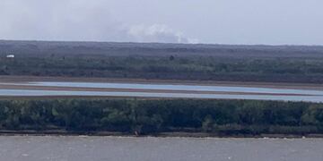 Registran nuevos incendios en las islas frente a Rosario\u002E (@cior_rosario)