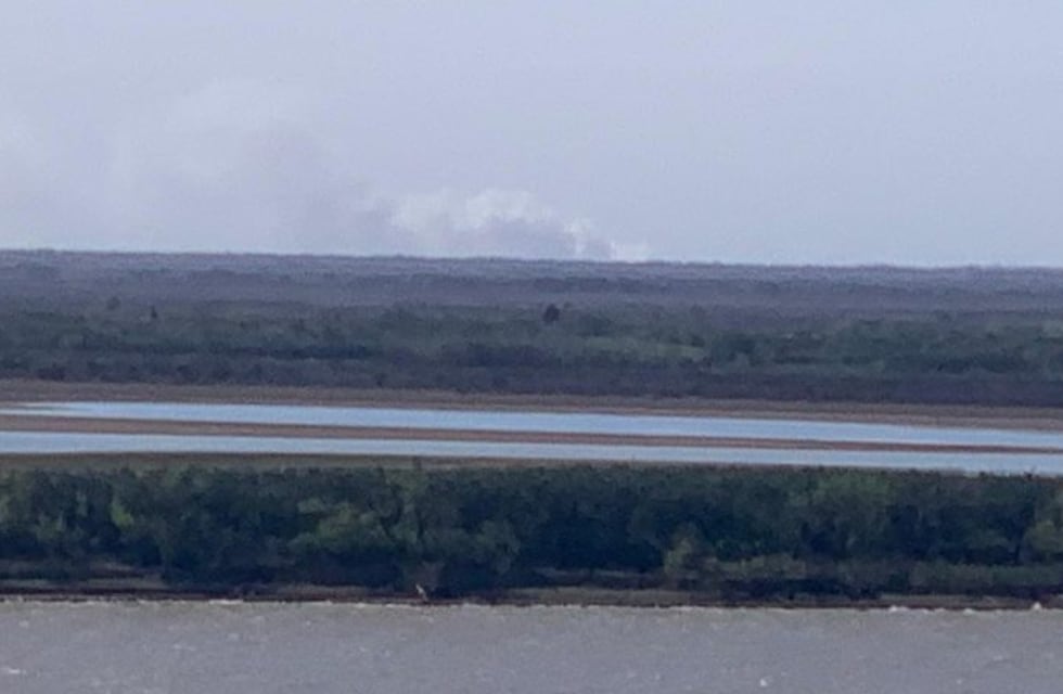 Después de la lluvia volvieron los incendios a las islas frente a Rosario