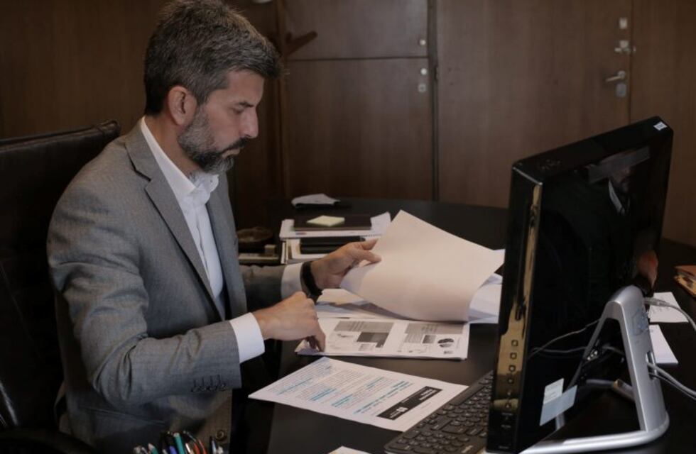 Ulpiano Suárez declaró la emergencia económica y financiera en la Capital