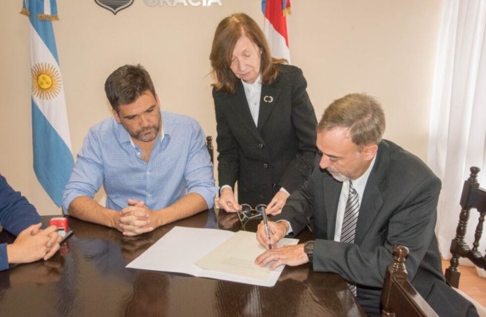 Alta Gracia: se firmó la escritura de los terrenos de barrio Residencial Crucero