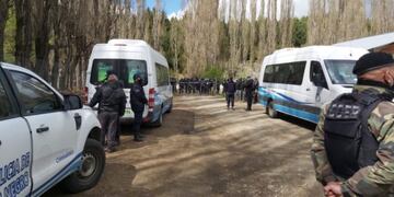 Incidentes luego del desalojo de la toma en el campo de El Foyel (Bariloche2000)