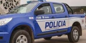 Bomberos de Santa Rosa procedieron al rescate de un bebé que se encontraba encerrado en el auto de sus padres