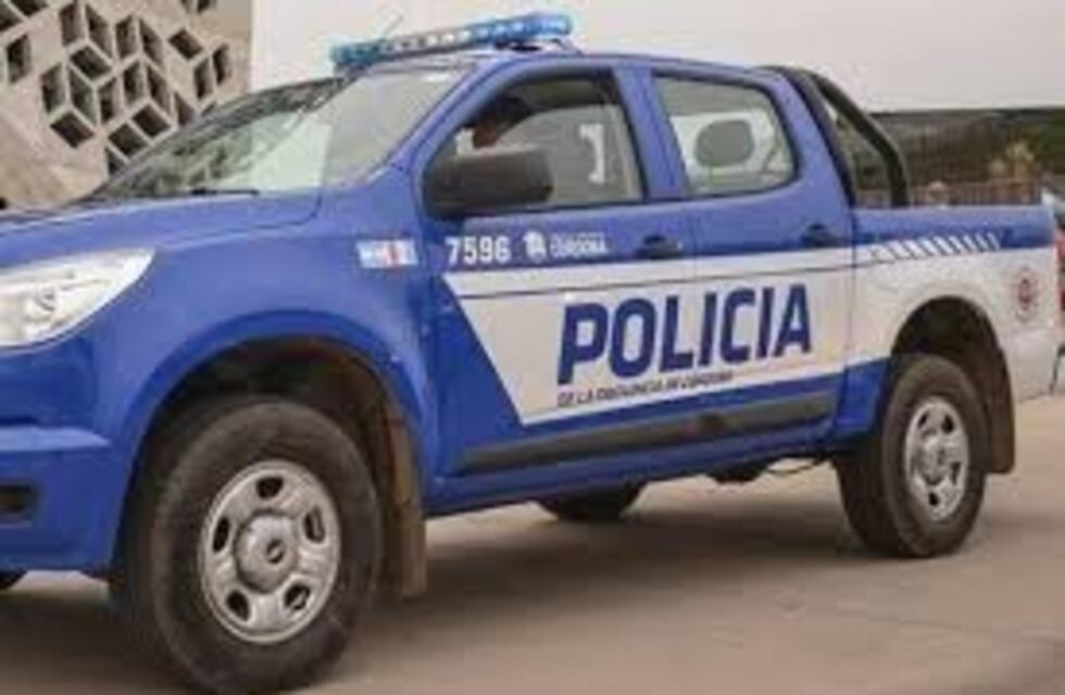 Bomberos retiraron a un bebé que estaba encerrado un auto