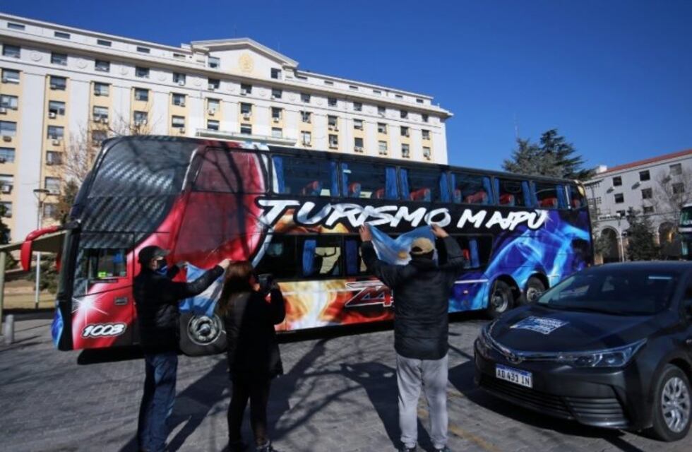 El sector turístico reclamó frente a la Casa de Gobierno