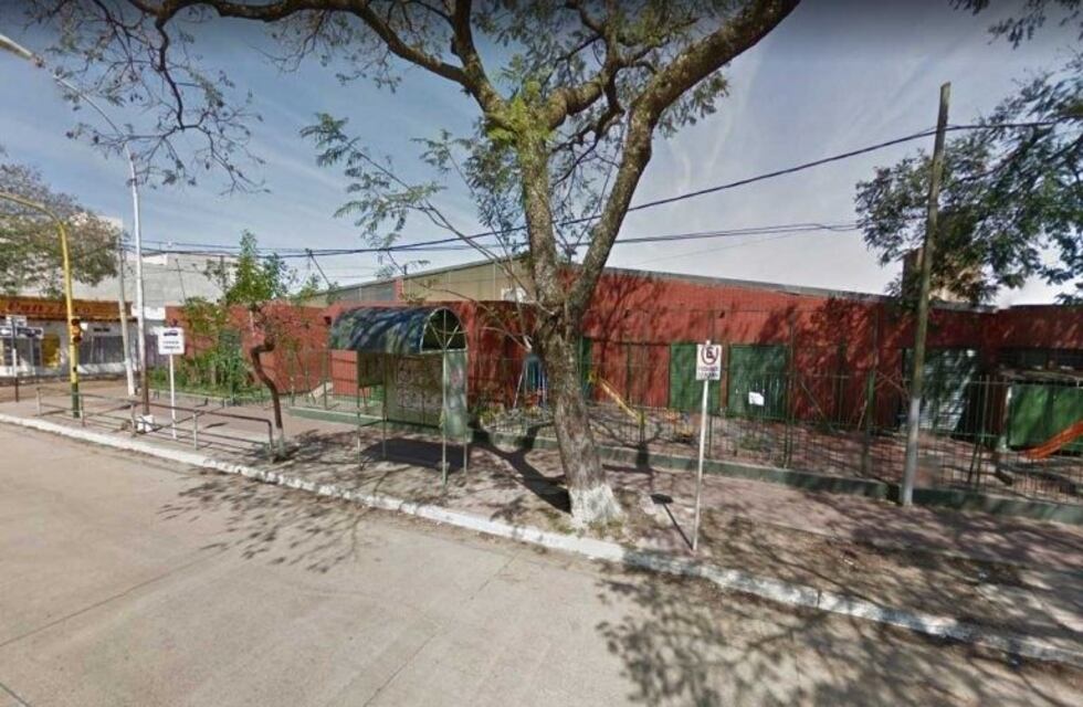 Lo obligaron a comer un sándwich en mal estado en la escuela y terminó intoxicado