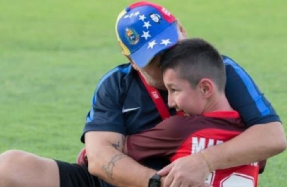 La verdadera historia del video de Diego Maradona con un chico sin piernas