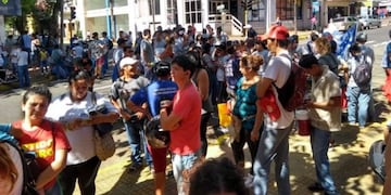 Masiva protesta contra el aumento del boleto en Posadas\u002E (Foto: Misiones Cuatro)