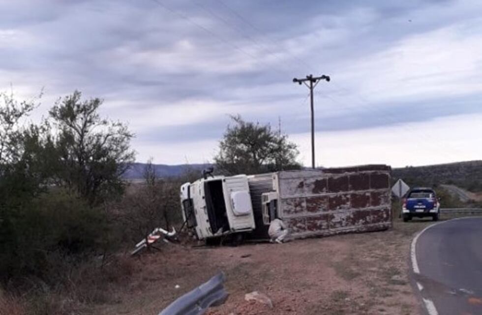 Potrero de Garay: Perdió en control del camión y volcó