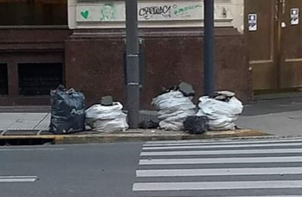 Aparecieron bolsas con cascotes en las inmediaciones del Congreso
