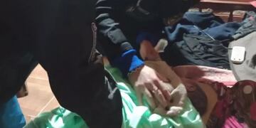 Posadas: policías ayudaron a una mujer a dar a luz en su casa.