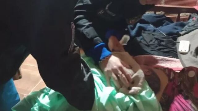 Posadas: policías ayudaron a una mujer a dar a luz en su casa.