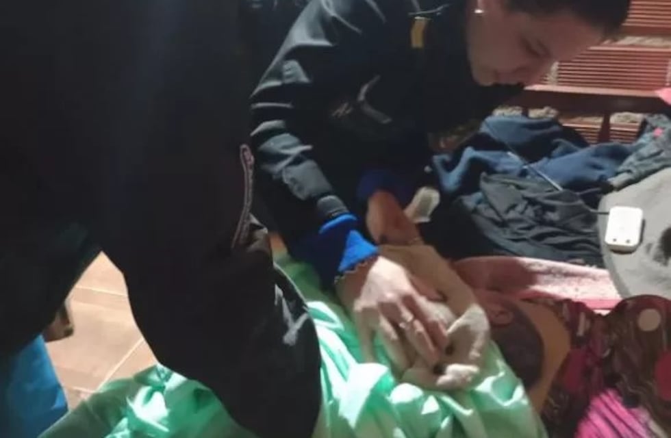 Posadas: policías ayudaron a una mujer a dar a luz en su casa