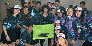 El submarino en una campera de egresados de alumnos sanjuaninos\u002E