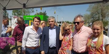 Moralejo y Borthiry, en uno de los stands de la feria (Gobierno de La Pampa)