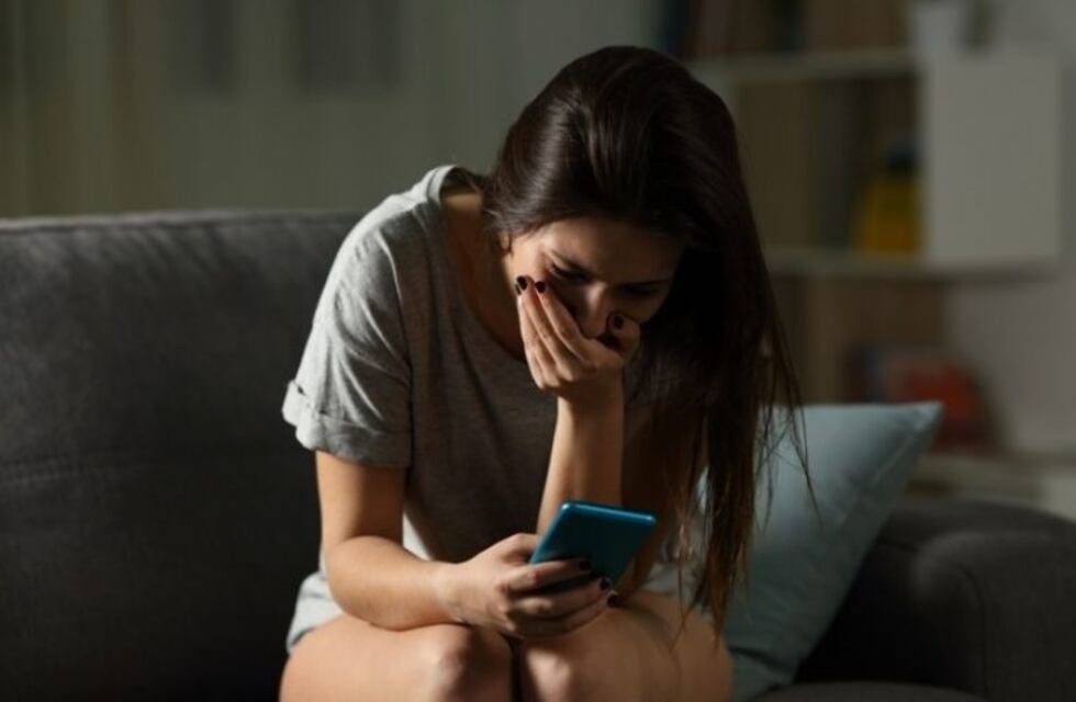 Repudian brutal ataque al aire de "conductor" radial a una adolescente