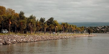 A la vera del lago San Roque en Villa Carlos Paz\u002E (Foto: Facebook / Secretaría de Turismo VCP)\u002E