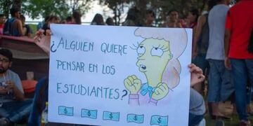 Postales de la protesta por el aumento de aranceles en la UCASAL\u002E (Redes Sociales)