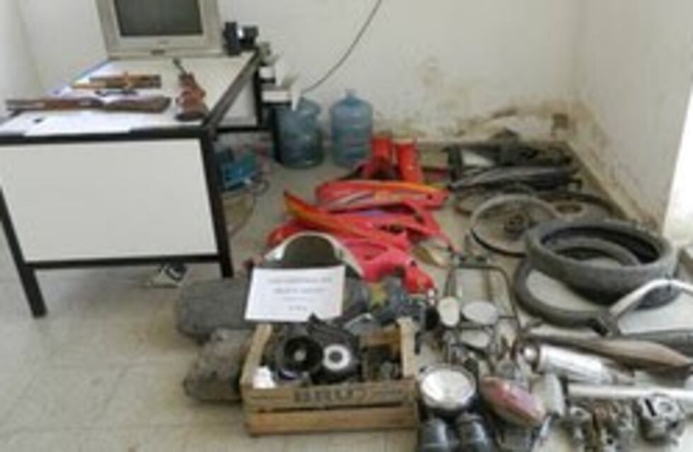 Tres detenidos y secuestro de armas tras allanamientos en domicilios de Villa Gobernador Gálvez