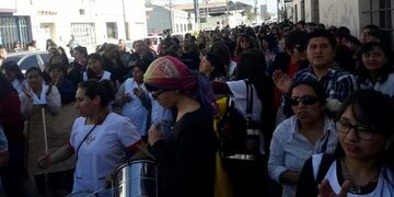 Docentes autoconcovados marchando por el centro de Salta\u002E (Docentes de Bases Independientes y Unidos de Salta)