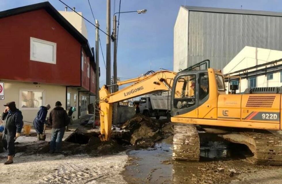 Se realizó importante obra en la colectora principal de cloacas en zona de Barrio Camioneros