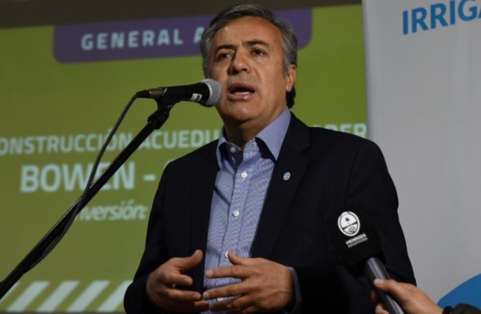 Cornejo criticó a los pampeanos y licitó un acueducto