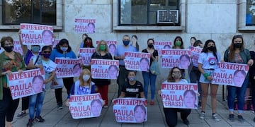 El padre de la víctima participó de una manifestación antes de la audiencia inicial\u002E (@lt8am830)
