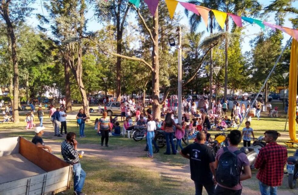 Colonia Caroya festeja el Día del Trabajador en el Parque de Guyón
