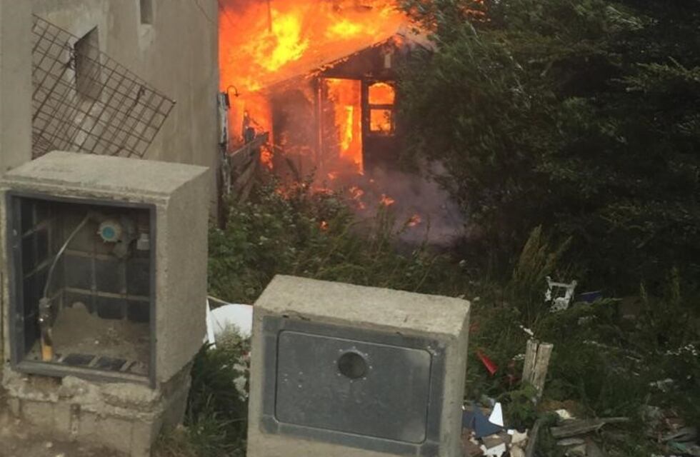 Gran incendio en una casa abandonada