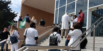 Reclamo de trabajadores de la salud pública de Gualeguaychú\u002E (archivo)\nCrédito: Web
