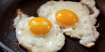 Alex Ham descubrió el parecido de un lago de Australia con dos huevos fritos