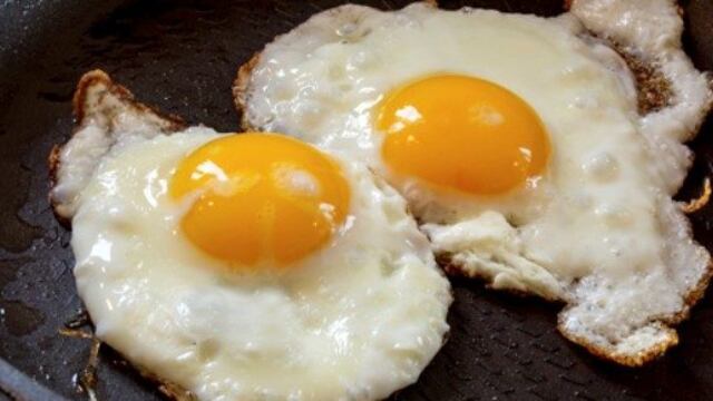 Alex Ham descubrió el parecido de un lago de Australia con dos huevos fritos
