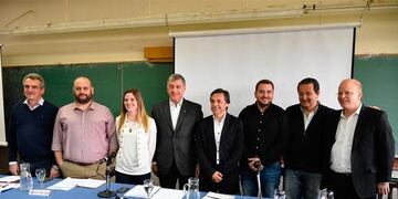El debate constó de cuatro ejes temáticos: producción y trabajo, federalismo, género y diversidad, y seguridad y narcotráfico\u002E