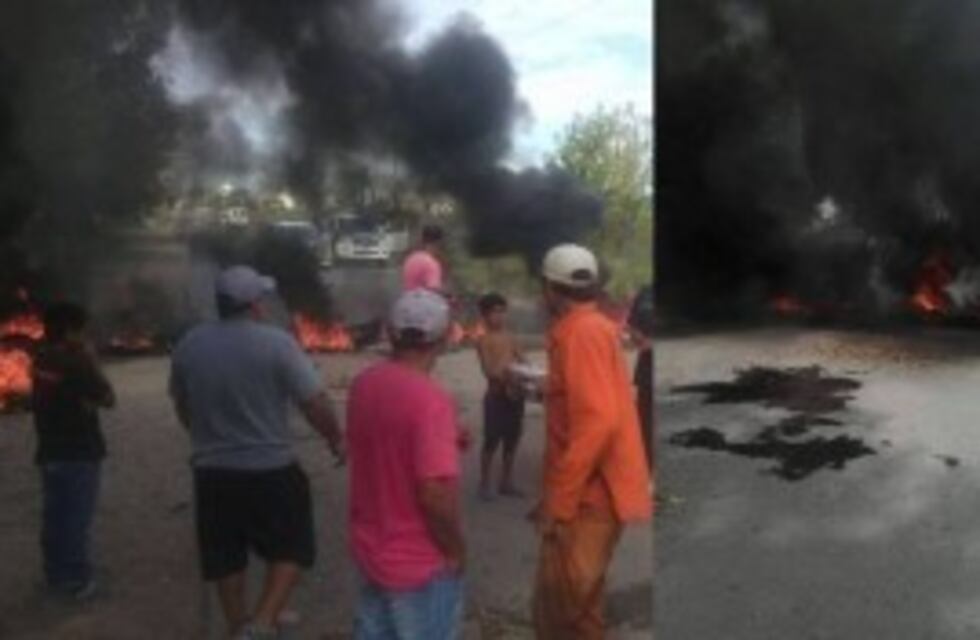 Vecinos del barrio Moreno cortaron la Avenida en reclamo de pavimento