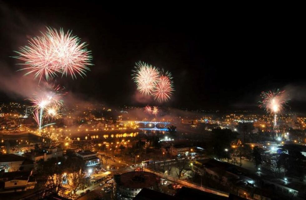 Año Nuevo en Carlos Paz: gran show de fuegos artificiales