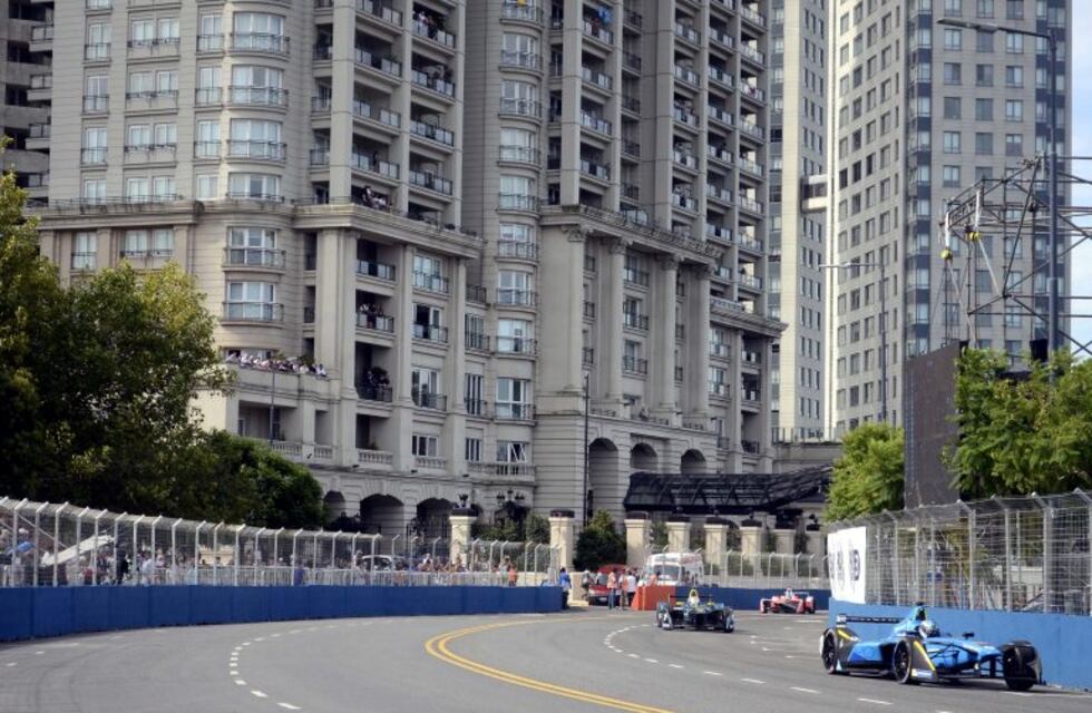 El suizo Buemi se quedó con la carrera de la Fórmula E en Buenos Aires